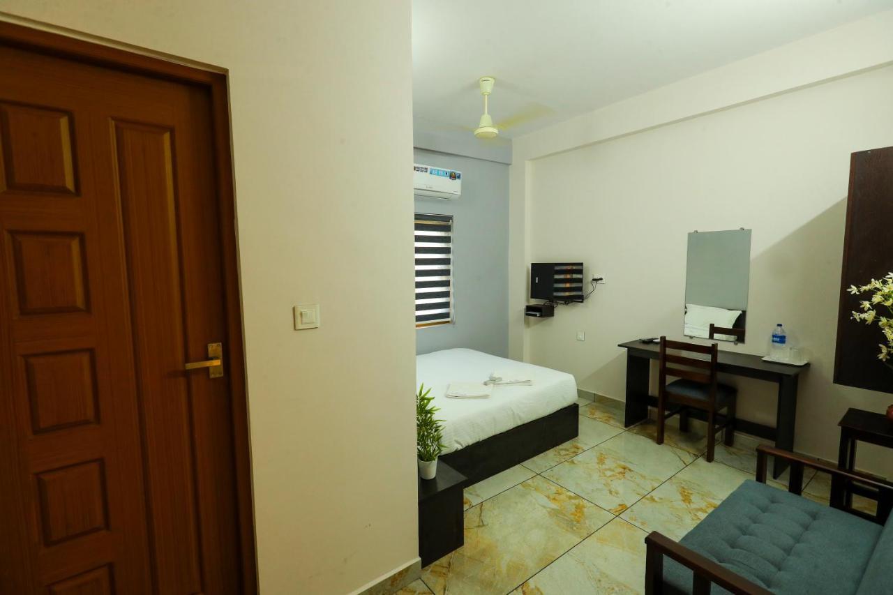 Aldora Airport Residency Hotel Nedumbassery Exterior photo